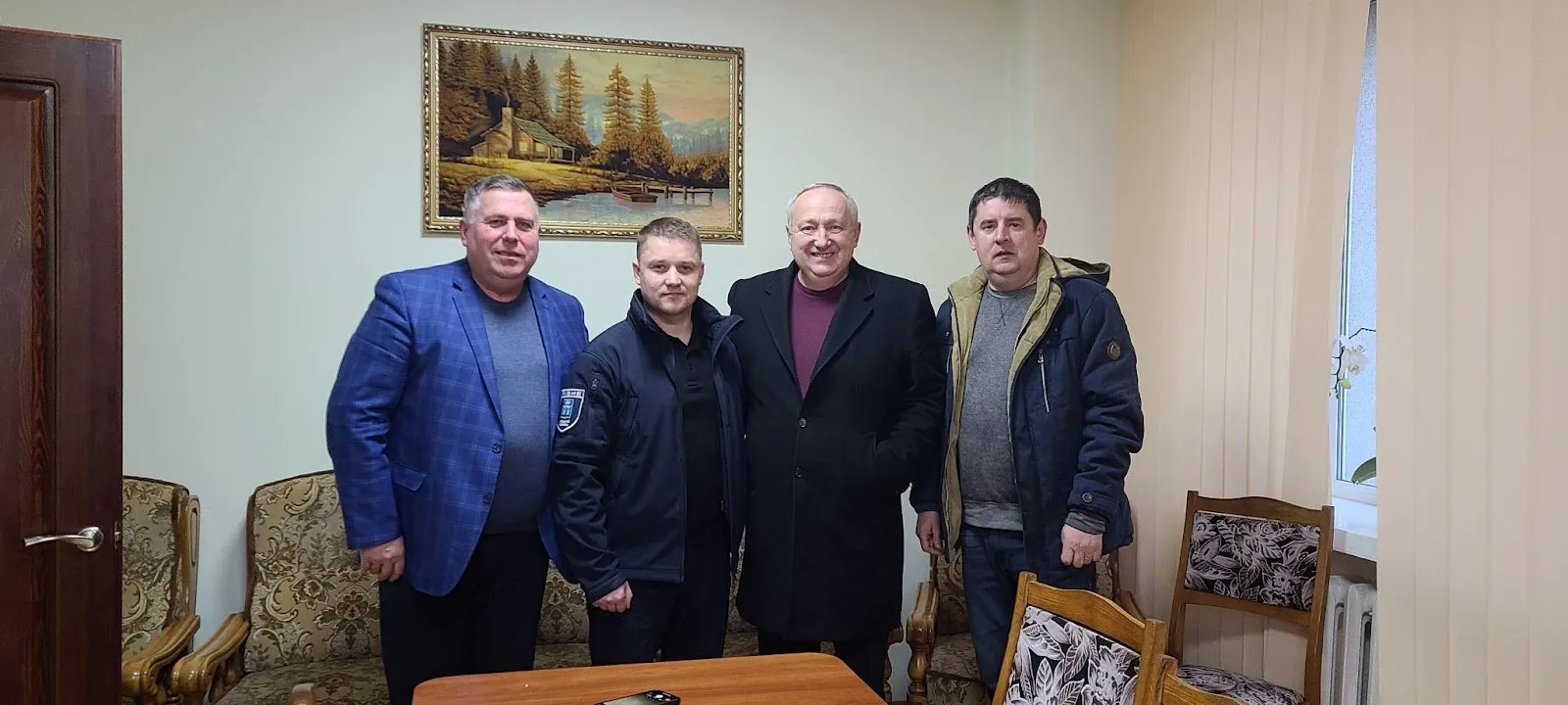 Віктор і команда доставляють з Польщі до Рівного продукти й медичну допомогу на $5 000 спільно з місією «Добрий самарянин», яка розвозить допомогу на схід України та евакуює людей у зворотних рейсах.